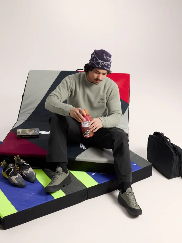 Emblem fleece-trøje med rund hals til mænd